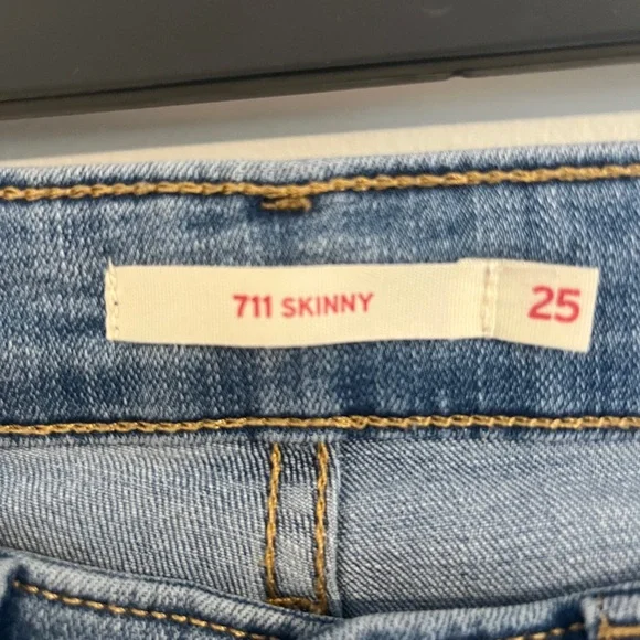 Levi's Light Blue Women's Skinny Jeans - Picture 3 of 11